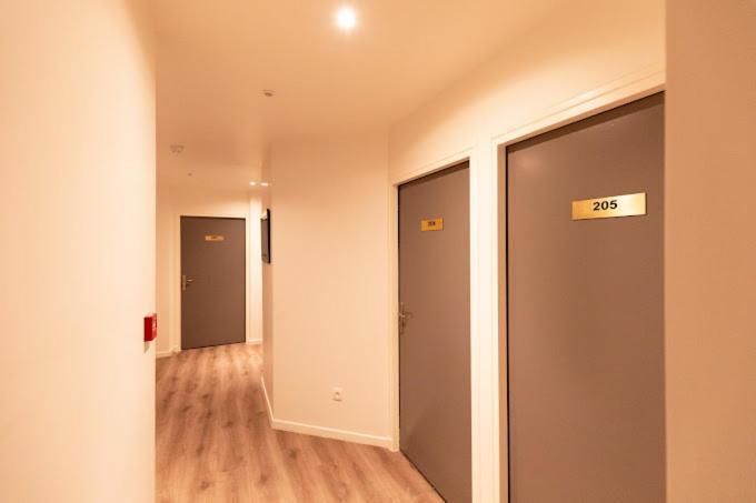 Hotel Le Theatre Suresnes Esterno foto