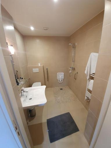Hotel Le Theatre Suresnes Esterno foto