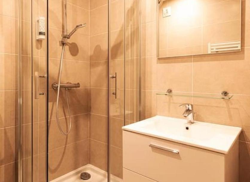 Hotel Le Theatre Suresnes Esterno foto